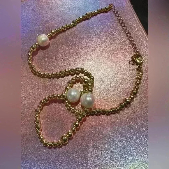 Elegant Gold and Pearl Necklace - Picture 4 of 7